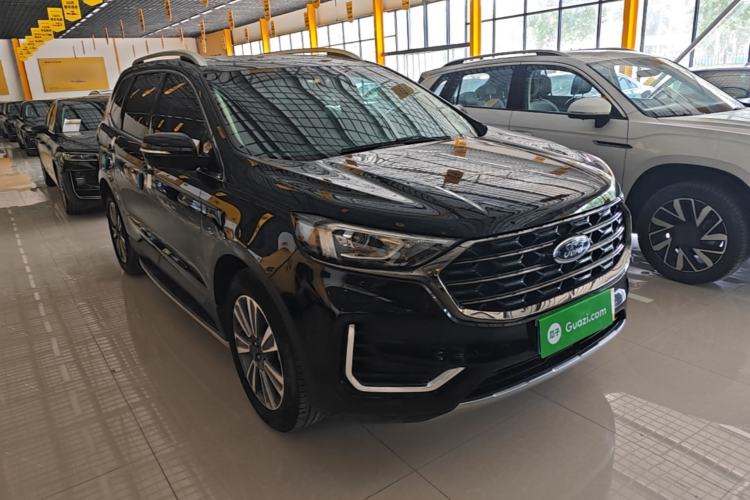 Used Ford Edge 2021 PLUS EcoBoost 245 Two-Wheel-Drive Platinum Edition 5 Seats Front Right 45 Deg