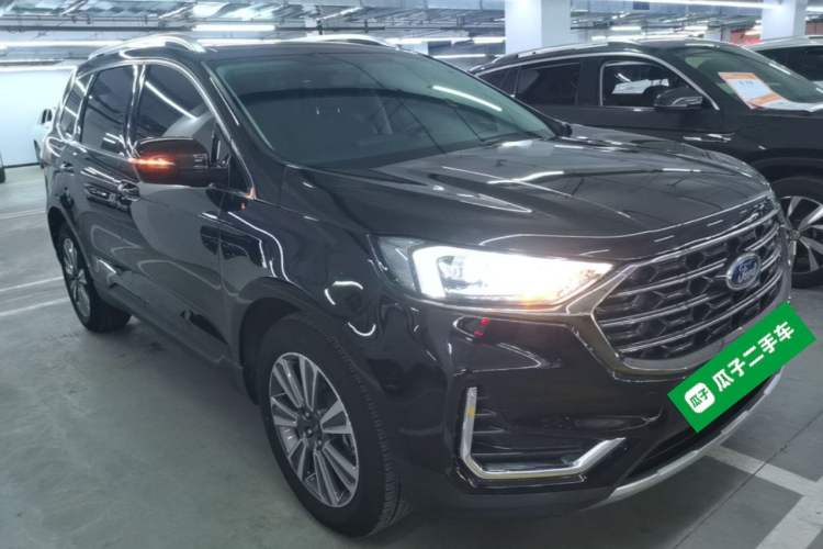 Used Ford Edge 2021 PLUS EcoBoost 245 Two-Wheel-Drive Platinum Edition 5 Seats Front Right 45 Deg
