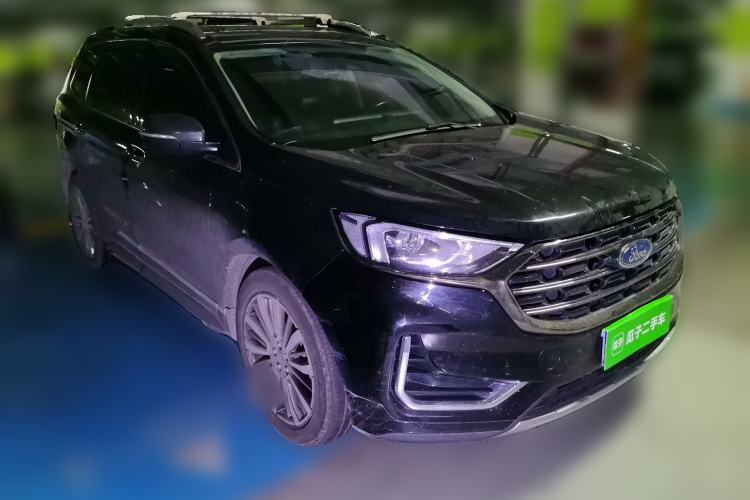 Used Ford Edge 2021 PLUS EcoBoost 245 Two-Wheel-Drive Titanium 7-Seater Front Right 45 Deg