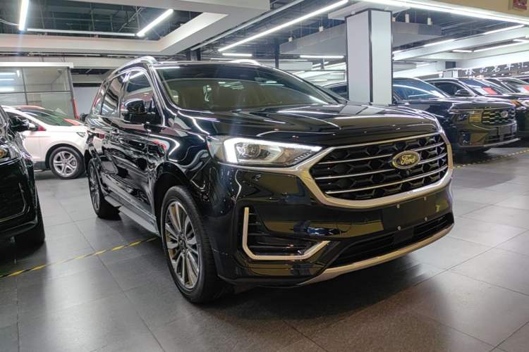 Used Ford Edge 2021 Facelifted PLUS EcoBoost 245 Two-Wheel Drive XLT 7-Seater Front Right 45 Deg