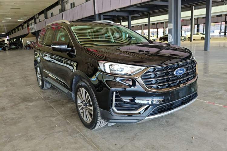 Used Ford Edge 2021 PLUS EcoBoost 245 Two-Wheel-Drive Platinum Edition 5 Seats Front Right 45 Deg