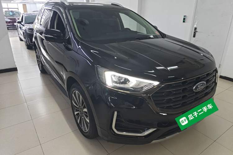 Used Ford Edge 2021 PLUS EcoBoost 245 Two-Wheel-Drive Titanium 7-Seater Front Right 45 Deg