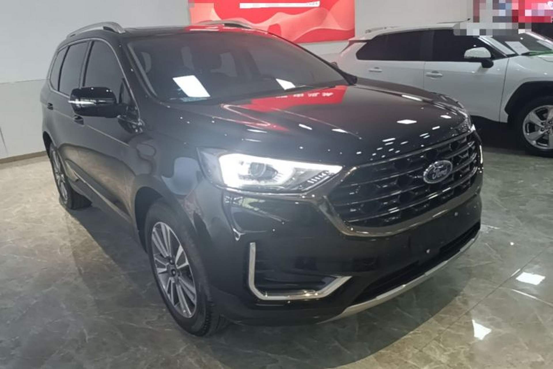 Used Ford Edge 2021 PLUS EcoBoost 245 Two-Wheel-Drive Platinum Edition 5 Seats Front Right 45 Deg
