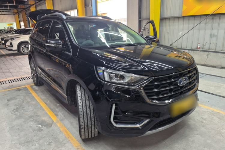 Used Ford Edge 2021 PLUS EcoBoost 245 Two-Wheel-Drive Titanium 7-Seater Front Right 45 Deg