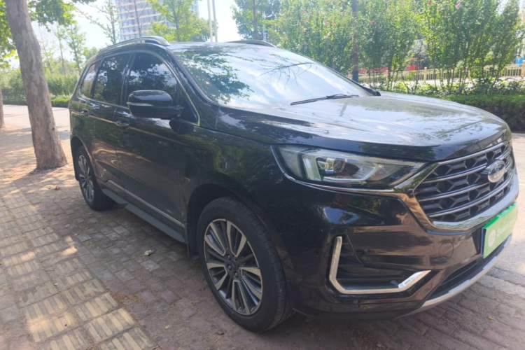 Used Ford Edge 2021 PLUS EcoBoost 245 Two-Wheel-Drive Titanium 7-Seater Front Right 45 Deg