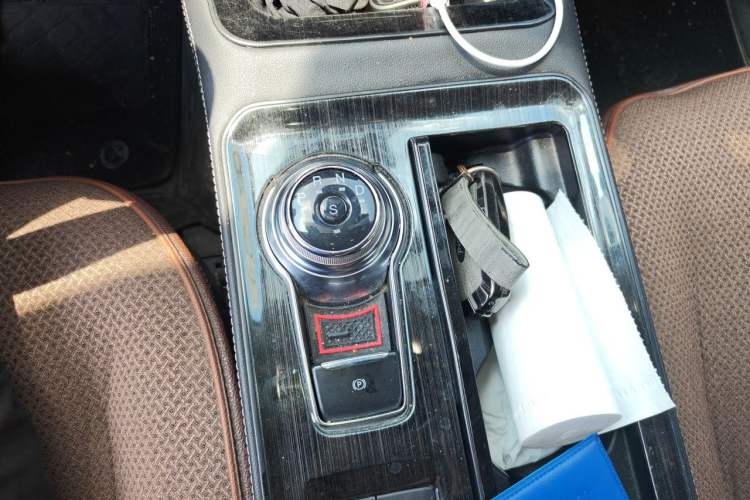 Used Ford Edge 2021 PLUS EcoBoost 245 Two-Wheel-Drive Titanium 7-Seater Gear Lever