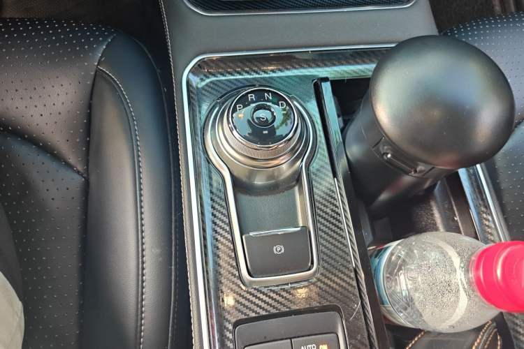 Used Ford Edge 2021 PLUS EcoBoost 245 Two-Wheel-Drive Titanium 7-Seater Gear Lever