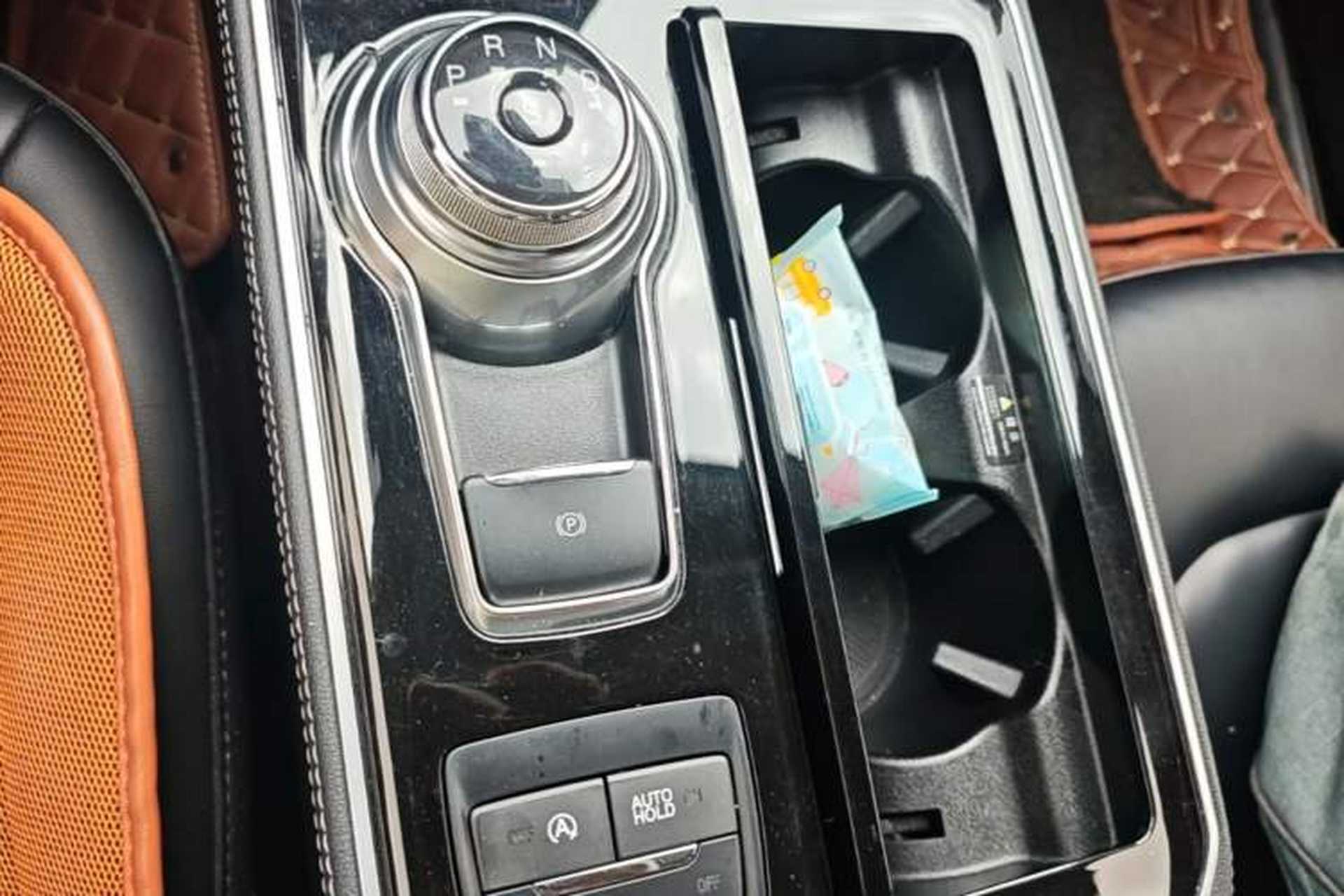 Used Ford Edge 2021 PLUS EcoBoost 245 Two-Wheel-Drive Titanium 7-Seater Gear Lever