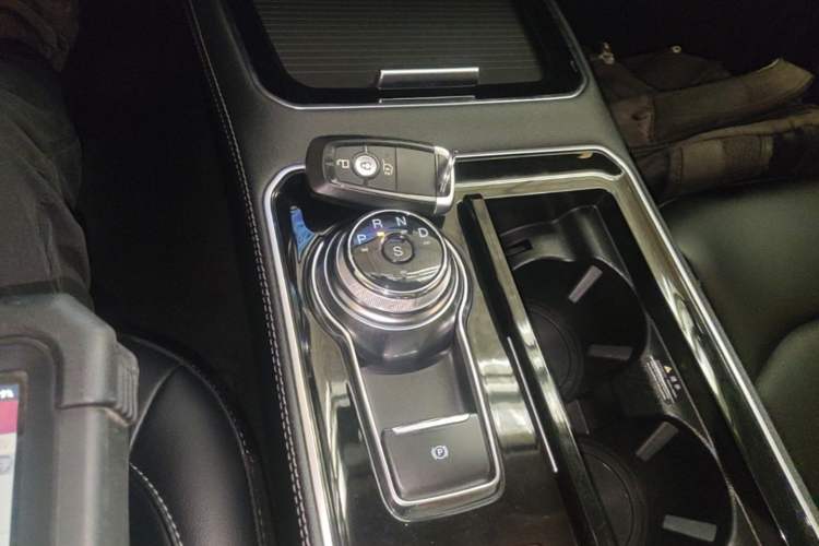 Used Ford Edge 2021 PLUS EcoBoost 245 Two-Wheel-Drive Elite 5-Seater Gear Lever