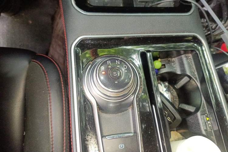 Used Ford Edge 2021 PLUS EcoBoost 245 4x4 ST-Line 7-Seater Gear Lever
