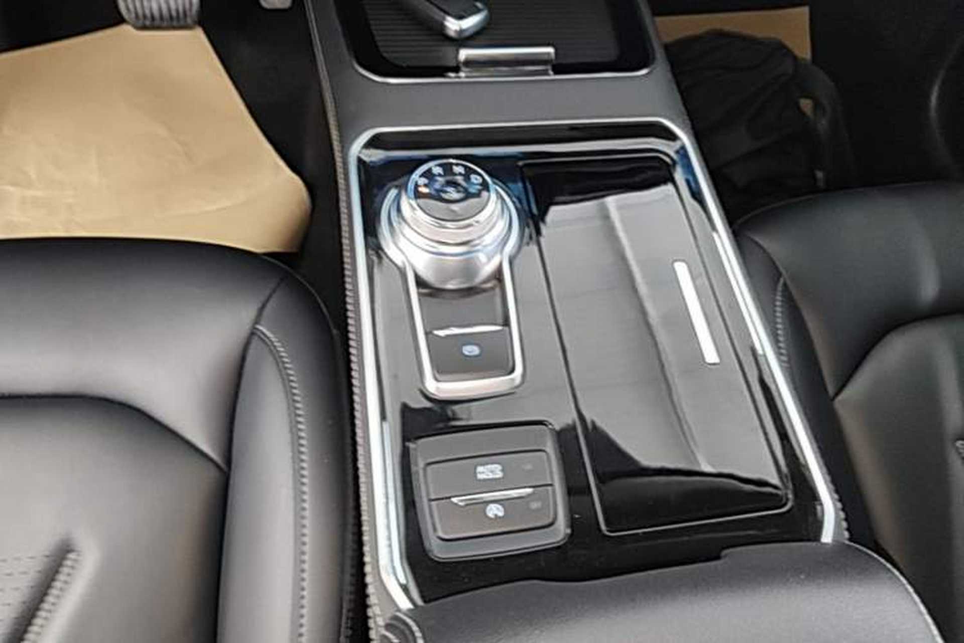 Used Ford Edge 2021 PLUS EcoBoost 245 Two-Wheel-Drive Platinum Edition 5 Seats Gear Lever
