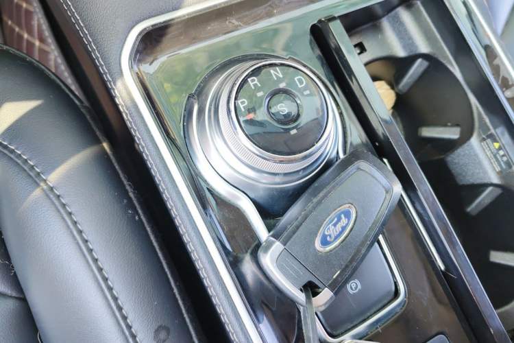 Used Ford Edge 2021 PLUS EcoBoost 245 Two-Wheel-Drive Platinum Edition 5 Seats Gear Lever