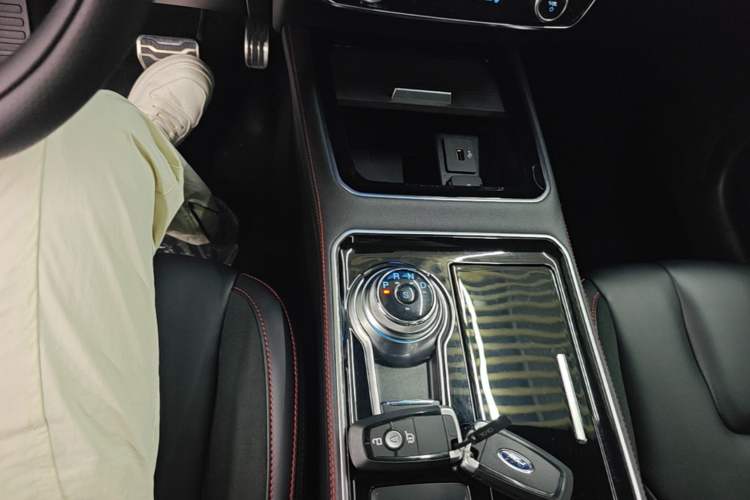 Used Ford Edge 2021 Facelifted PLUS EcoBoost 245 Two-Wheel Drive ST-Line 5-Seater Gear Lever