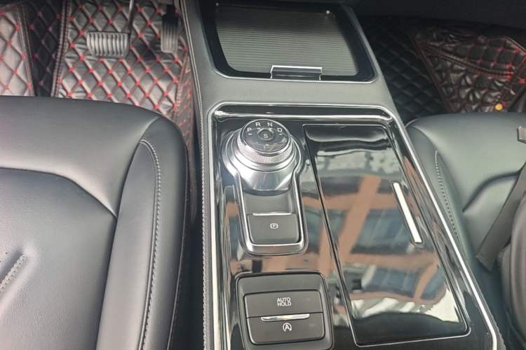 Used Ford Edge 2021 PLUS EcoBoost 245 Two-Wheel-Drive Platinum Edition 5 Seats Gear Lever