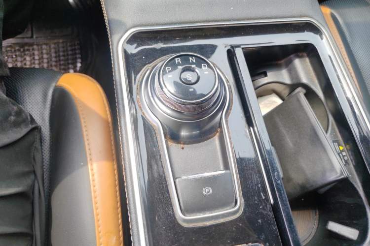 Used Ford Edge 2021 PLUS EcoBoost 245 Four-Wheel Drive Titanium Edition 7-Seater Gear Lever