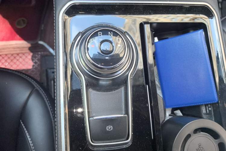 Used Ford Edge 2021 PLUS EcoBoost 245 Two-Wheel-Drive Platinum Edition 5 Seats Gear Lever
