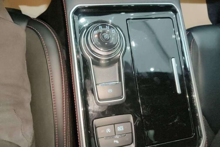 Used Ford Edge 2021 PLUS EcoBoost 245 Two-Wheel-Drive ST-Line 5-Seater Gear Lever