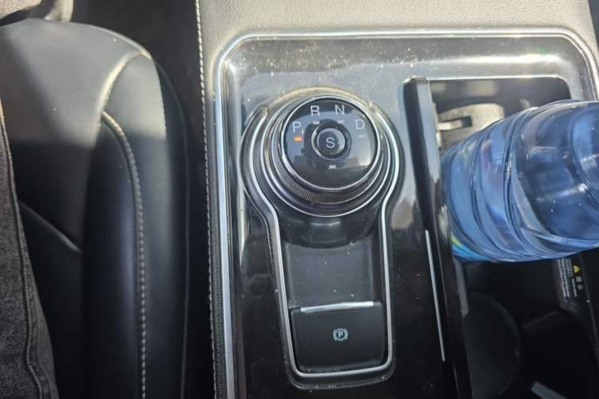 Used Ford Edge 2021 PLUS EcoBoost 245 Two-Wheel-Drive Titanium 7-Seater Gear Lever