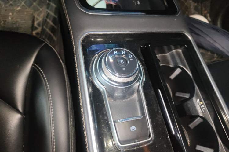 Used Ford Edge 2021 Facelifted PLUS EcoBoost 245 Two-Wheel Drive XLT 7-Seater Gear Lever