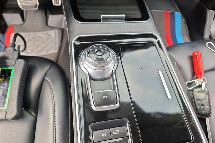 Used Ford Edge 2021 PLUS EcoBoost 245 Two-Wheel-Drive Titanium 7-Seater Gear Lever