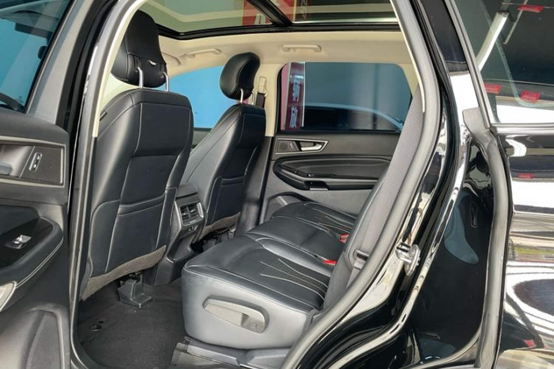Used Ford Edge 2021 PLUS EcoBoost 245 Two-Wheel-Drive Platinum Edition 5 Seats Headliner