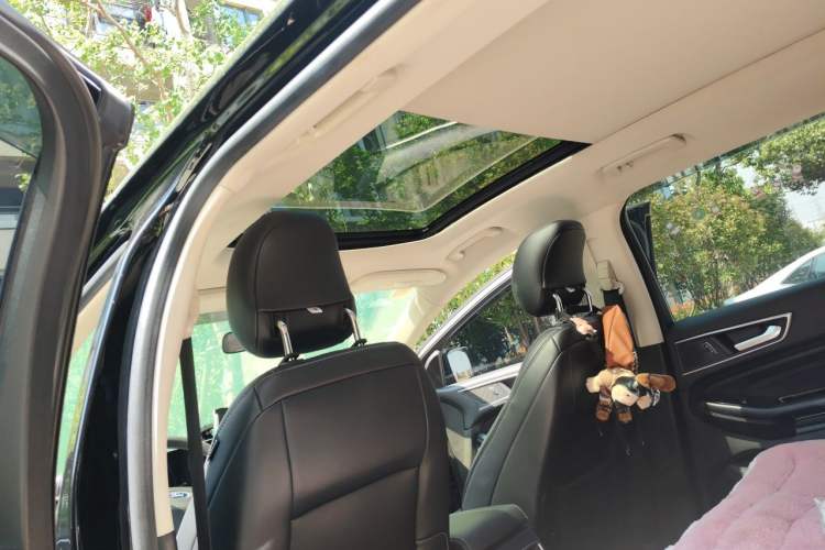 Used Ford Edge 2021 PLUS EcoBoost 245 Two-Wheel-Drive Platinum Edition 5 Seats Headliner