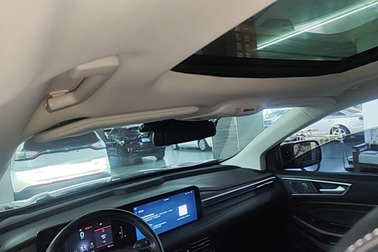 Used Ford Edge 2021 PLUS EcoBoost 245 Two-Wheel-Drive Titanium 7-Seater Headliner