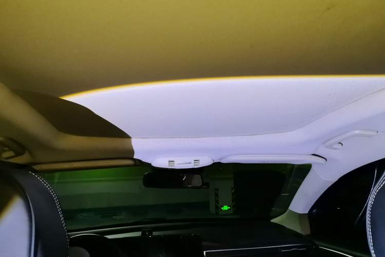 Used Ford Edge 2021 PLUS EcoBoost 245 Two-Wheel-Drive Titanium 7-Seater Headliner