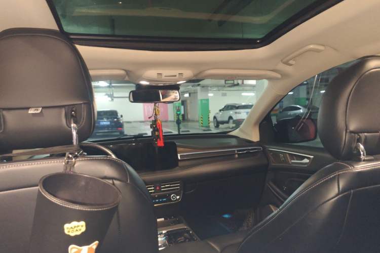 Used Ford Edge 2021 PLUS EcoBoost 245 Two-Wheel-Drive Titanium 7-Seater Headliner