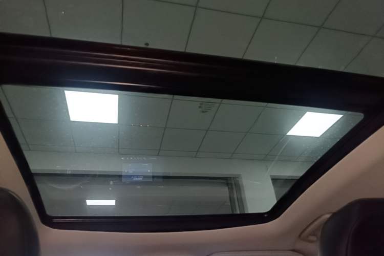 Used Ford Edge 2021 PLUS EcoBoost 245 Two-Wheel-Drive Platinum Edition 5 Seats Headliner