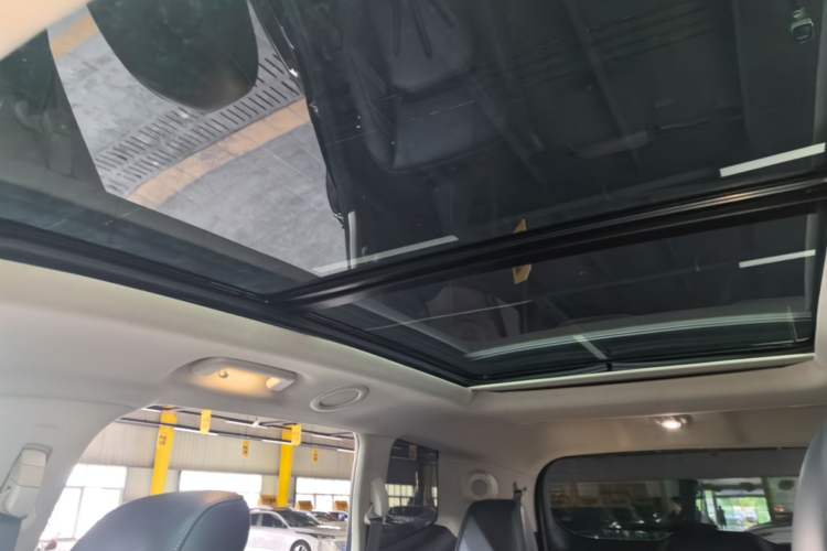 Used Ford Edge 2021 PLUS EcoBoost 245 Two-Wheel-Drive Titanium 7-Seater Headliner