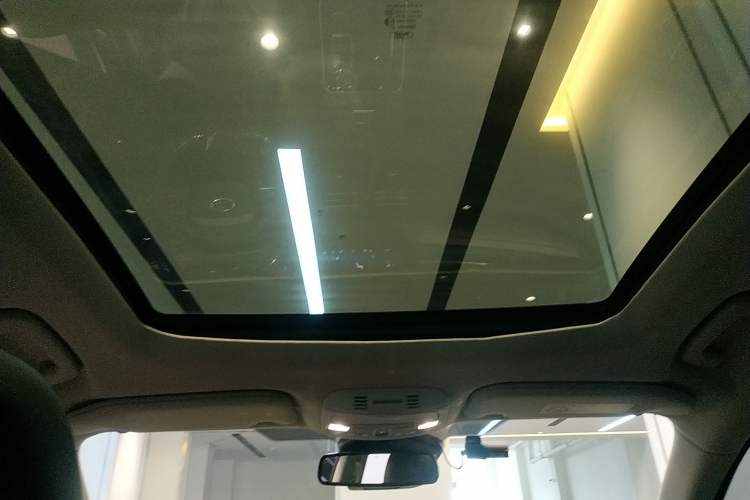 Used Ford Edge 2021 PLUS EcoBoost 245 Two-Wheel-Drive Titanium 7-Seater Headliner