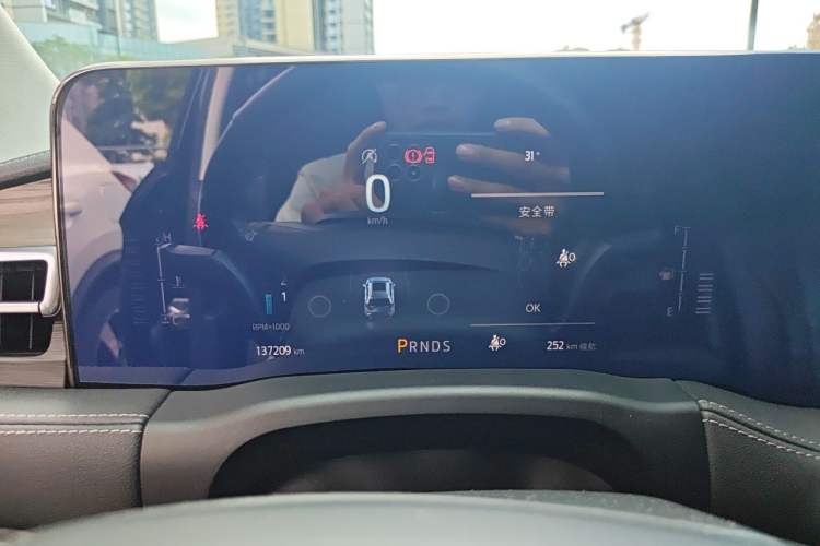 Used Ford Edge 2021 PLUS EcoBoost 245 Two-Wheel-Drive Titanium 7-Seater Instrument Cluster