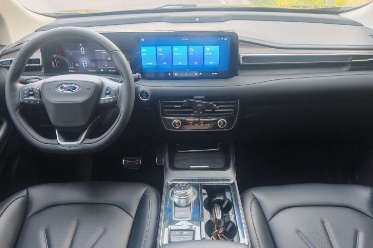 Used Ford Edge 2021 PLUS EcoBoost 245 Two-Wheel-Drive Titanium 7-Seater Interior 10