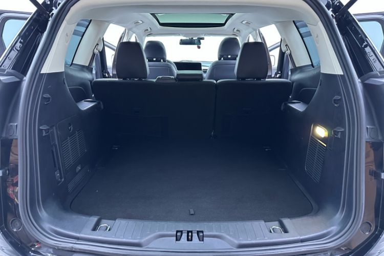 Used Ford Edge 2021 PLUS EcoBoost 245 Two-Wheel-Drive Platinum Edition 5 Seats Interior 3