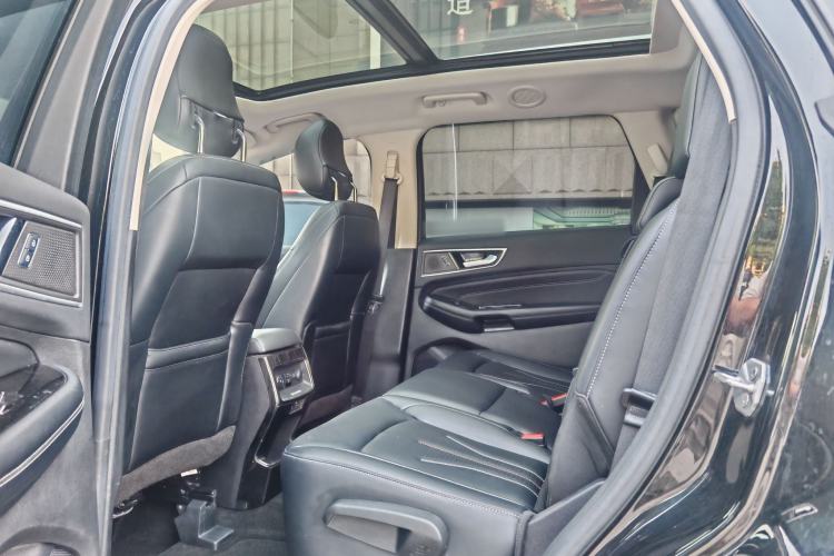 Used Ford Edge 2021 PLUS EcoBoost 245 Two-Wheel-Drive Titanium 7-Seater Interior 3