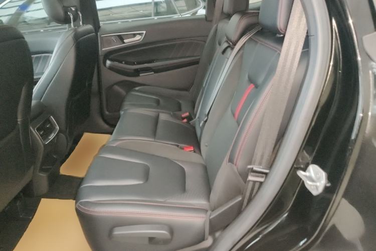 Used Ford Edge 2021 PLUS EcoBoost 245 Two-Wheel-Drive ST-Line 5-Seater Interior 4