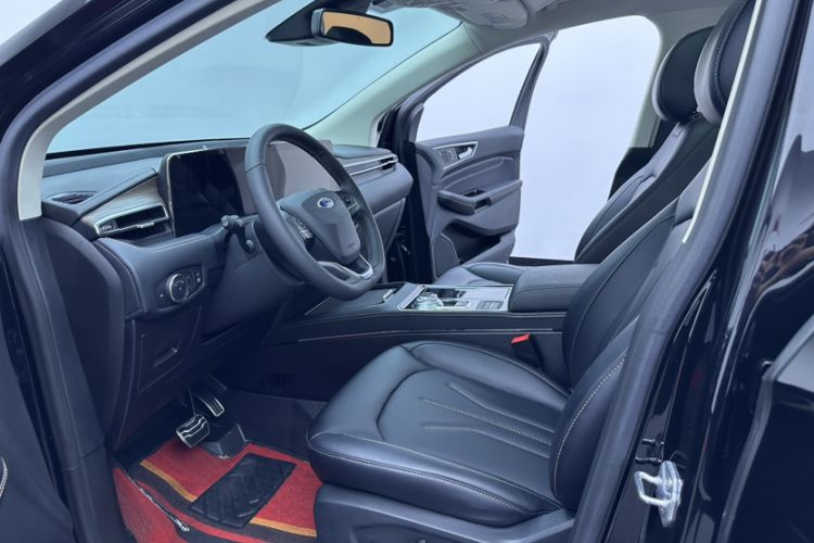 Used Ford Edge 2021 Facelifted PLUS EcoBoost 245 Two-Wheel Drive XLT 7-Seater Interior 5