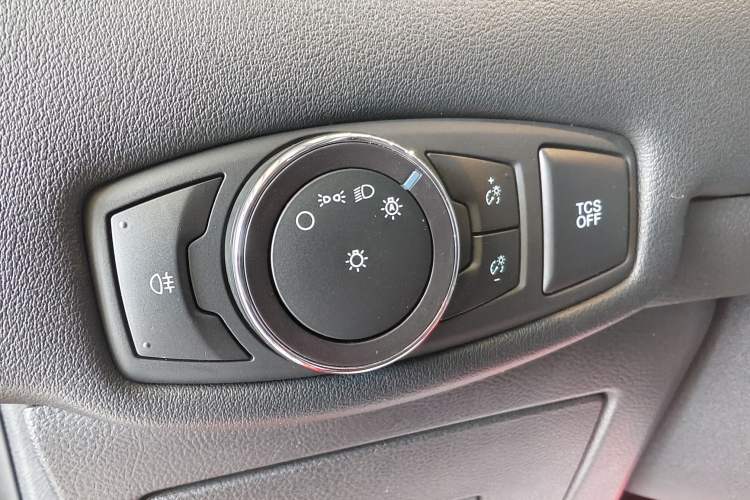 Used Ford Edge 2021 PLUS EcoBoost 245 Two-Wheel-Drive Platinum Edition 5 Seats Interior 6
