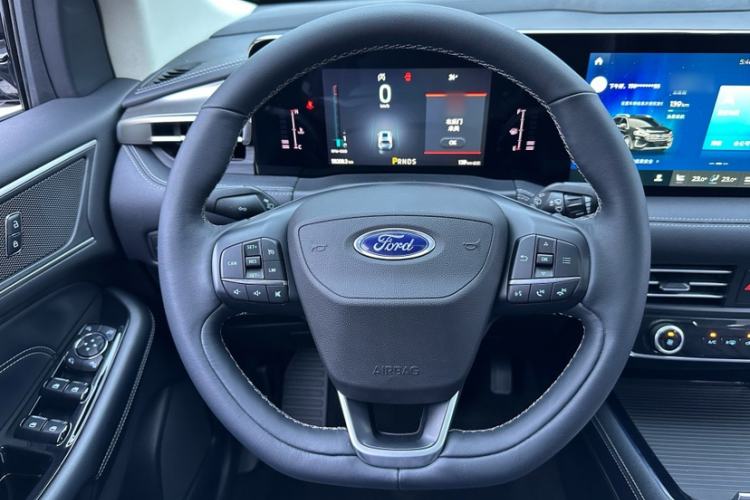 Used Ford Edge 2021 PLUS EcoBoost 245 Two-Wheel-Drive Platinum Edition 5 Seats Interior 8