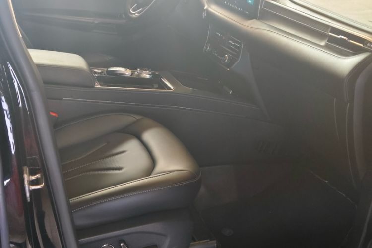Used Ford Edge 2021 PLUS EcoBoost 245 Two-Wheel-Drive Titanium 7-Seater Interior 9