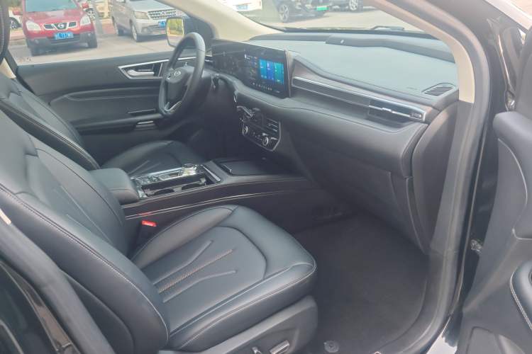 Used Ford Edge 2021 PLUS EcoBoost 245 Two-Wheel-Drive Titanium 7-Seater Interior 9