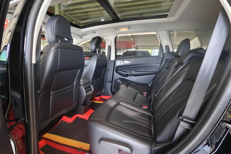 Used Ford Edge 2021 PLUS EcoBoost 245 Two-Wheel-Drive Platinum Edition 5 Seats Interior 9