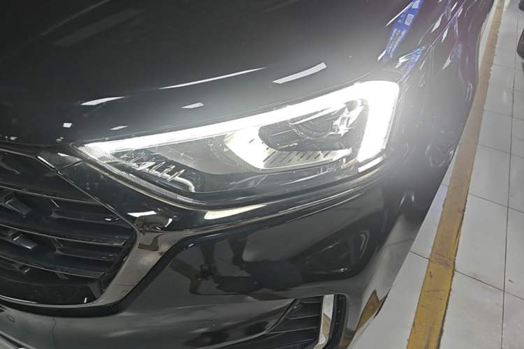 Used Ford Edge 2021 PLUS EcoBoost 245 Two-Wheel-Drive Titanium 7-Seater Left Front Headlight