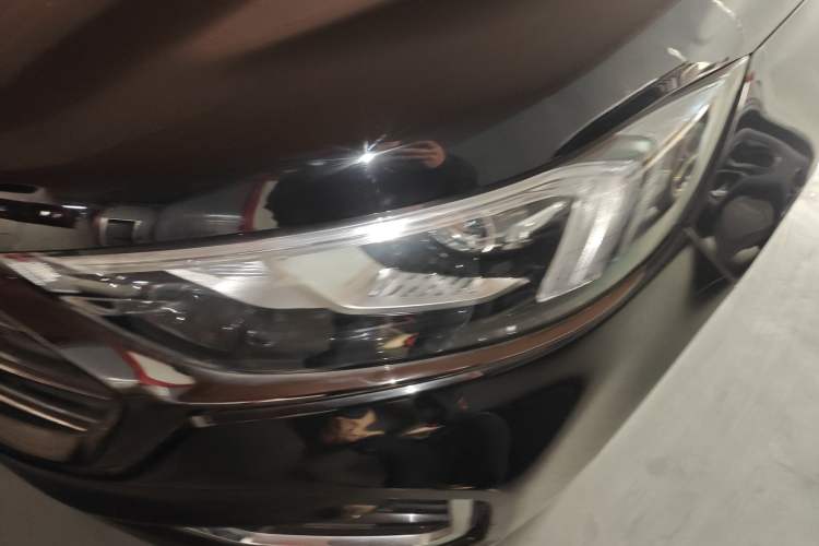 Used Ford Edge 2021 PLUS EcoBoost 245 Two-Wheel-Drive Titanium 7-Seater Left Front Headlight