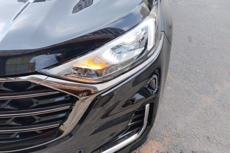 Used Ford Edge 2021 PLUS EcoBoost 245 Two-Wheel-Drive Titanium 7-Seater Left Front Headlight