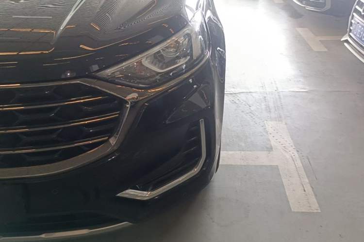 Used Ford Edge 2021 PLUS EcoBoost 245 Two-Wheel-Drive Titanium 7-Seater Left Front Headlight