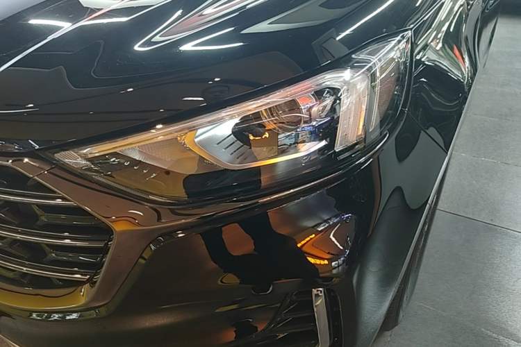 Used Ford Edge 2021 PLUS EcoBoost 245 Two-Wheel-Drive Platinum Edition 5 Seats Left Front Headlight