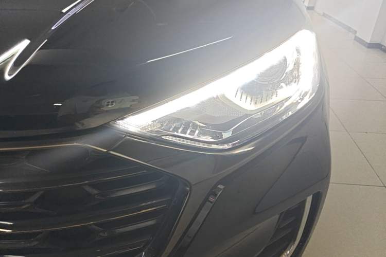 Used Ford Edge 2021 PLUS EcoBoost 245 Two-Wheel-Drive Titanium 7-Seater Left Front Headlight