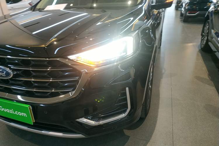 Used Ford Edge 2021 PLUS EcoBoost 245 Two-Wheel-Drive Titanium 7-Seater Left Front Headlight